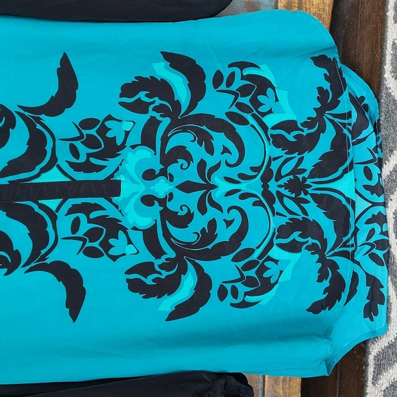 New York & Company Teal & Black V-Neck Blouse - Small - Picture 3 of 8